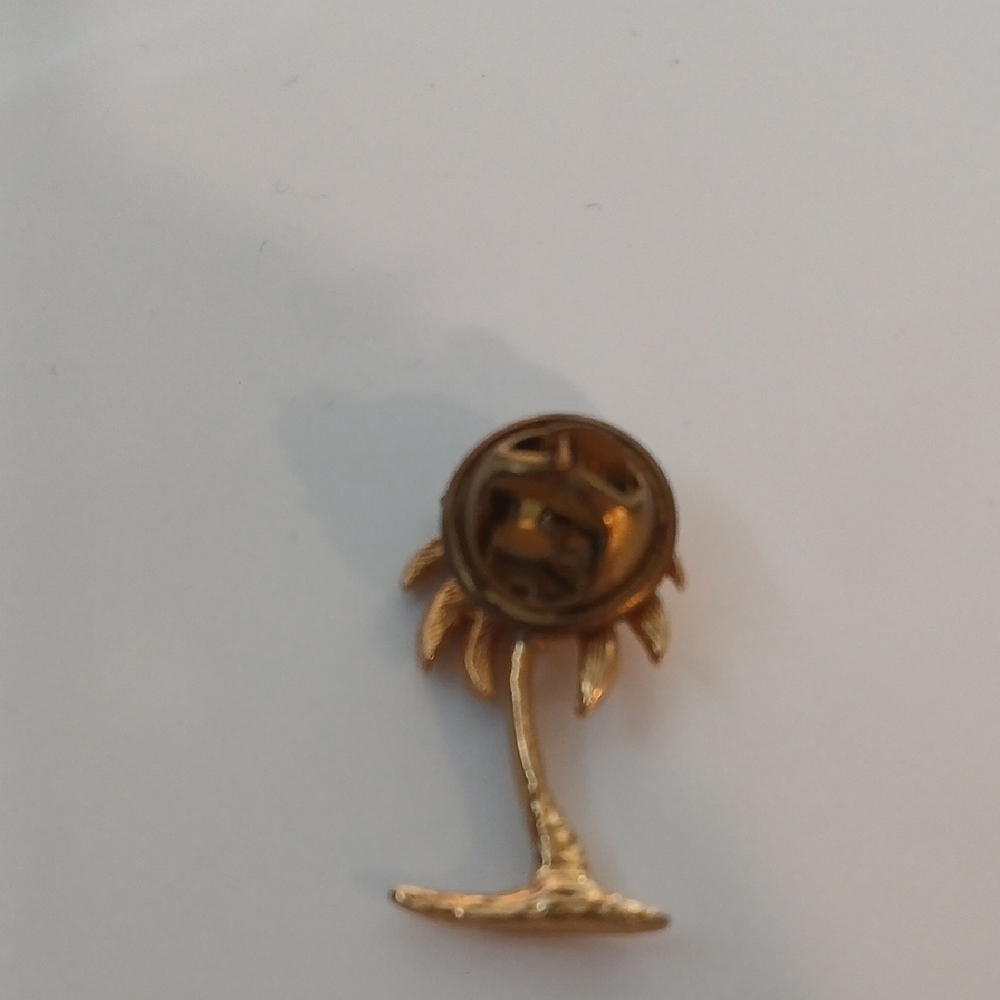 Gold Palm Tree Pin - Picture 2 of 5